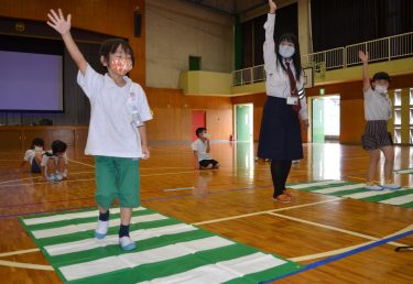 鶴山小学校　交通安全教室