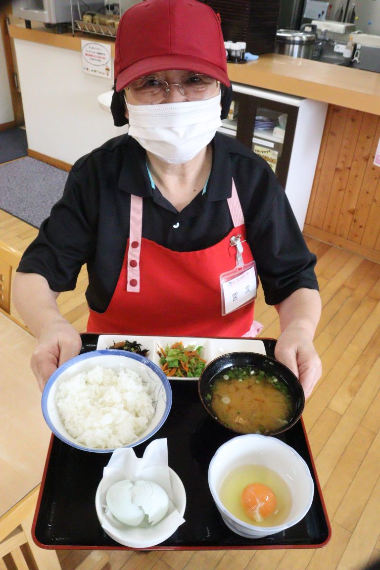 新しく提供を始めた蒼いたまごのＴＫＧ