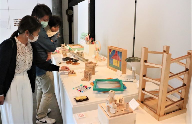 美作市で創作玩具展