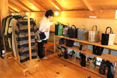 笑（わろ）てん会「手作りこもの展」