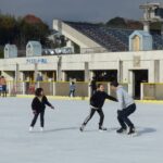 初滑りを楽しむ人たち=岡山県津山市で