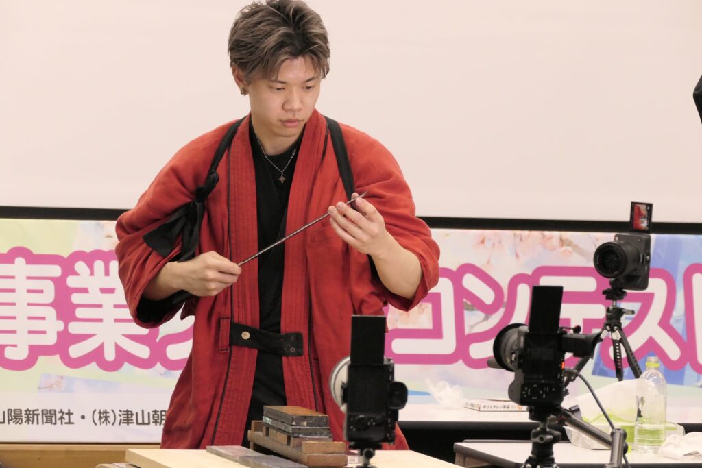研磨技術を披露するRyotaさん