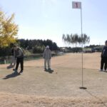 和気あいあいとプレーする参加者