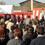 あいさつする光井氏=岡山県津山市で