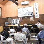 ボランティアガイドの養成に向け、高野神社で開かれた歴史講演会=岡山県津山市で