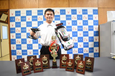 「タミヤRCカーグランプリ」でクラス別の優勝などを果たしている小林さん