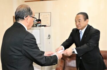 「交通遺児」の激励に　自動車整備組合が５万円寄付　「組合員一同の気持ちです」／岡山・津山市