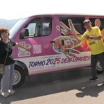 美作市に到着したデフリンピックキャラバンカー=岡山県美作市で