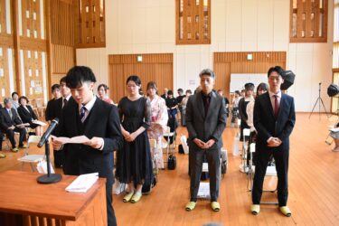 決意を述べる國里さん=岡山県西粟倉村で