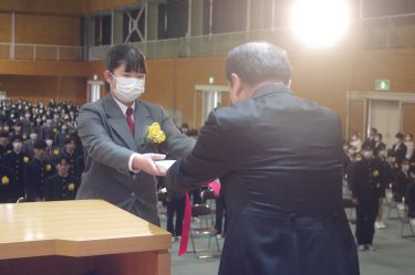 思い出や志を胸に学び舎を巣立つ　美作地域の高校１０校で２０２３年度卒業式 / 岡山県津山市　