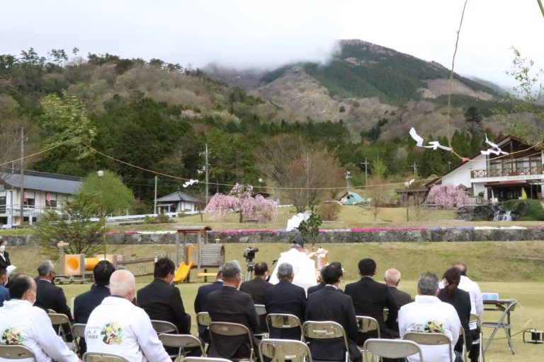 シーズンを前に登山の安全を祈願する関係者