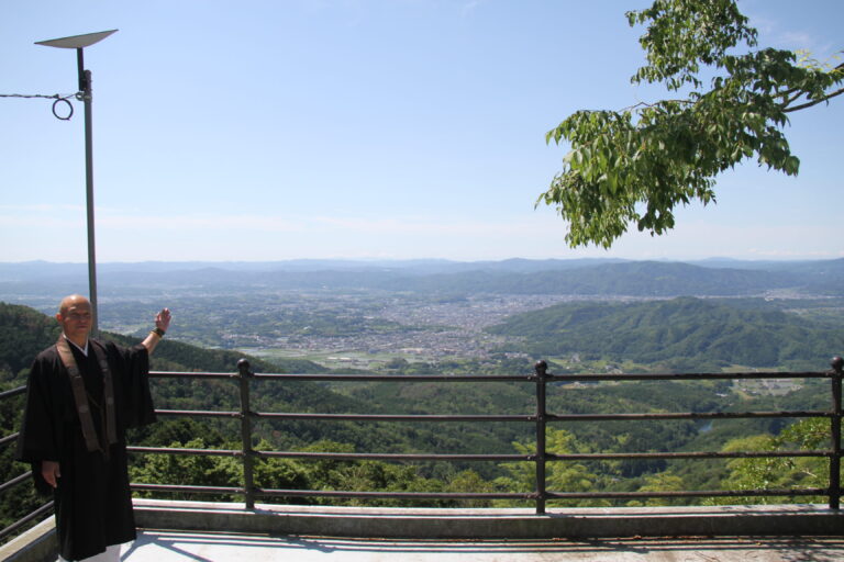 萬福寺境内の展望台から望む東方面＝岡山県津山市で