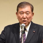 講演する元内閣総理大臣の石破茂氏=岡山県津山市で