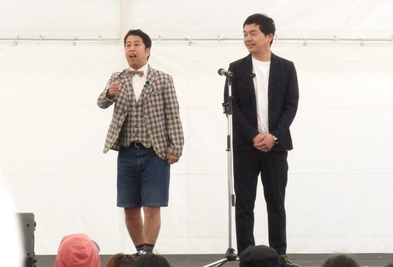 会場を笑いの渦に巻き込んだウエストランド・井口浩之さんと河本太さん（左から）