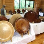 多彩な木工芸品で彩られた会場