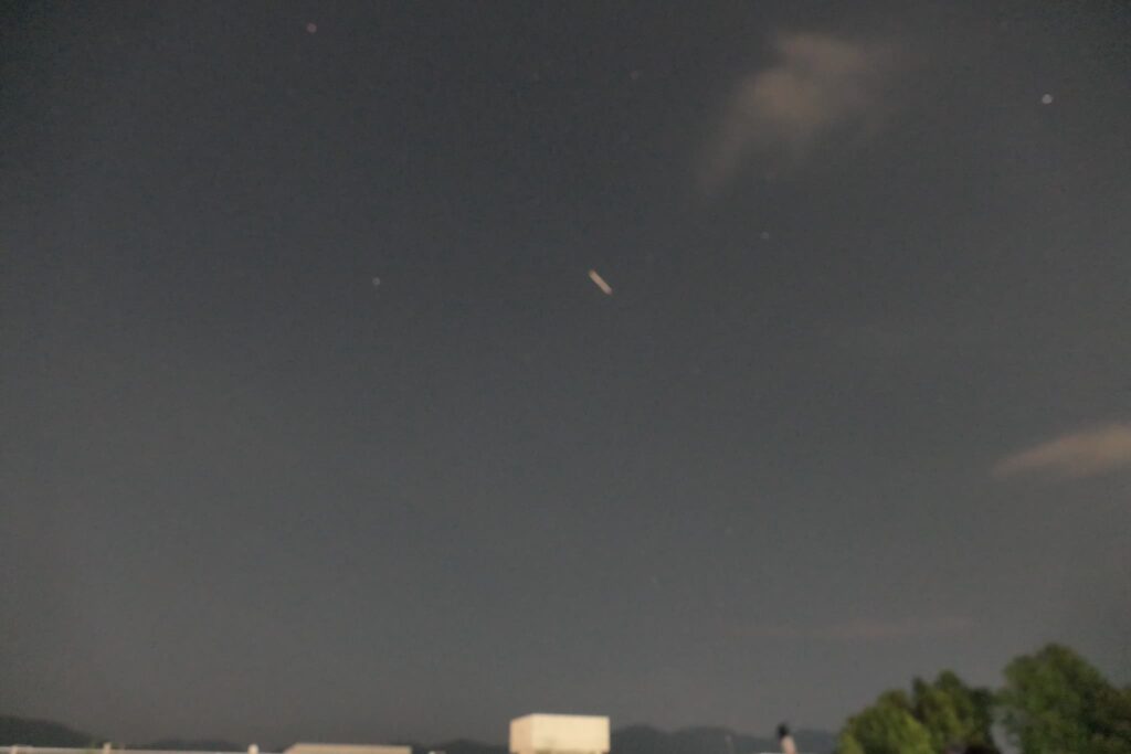 市内上空を通過する国際宇宙ステーション