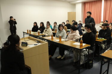 ショート動画の制作に向けて開かれた講座=岡山県津山市で