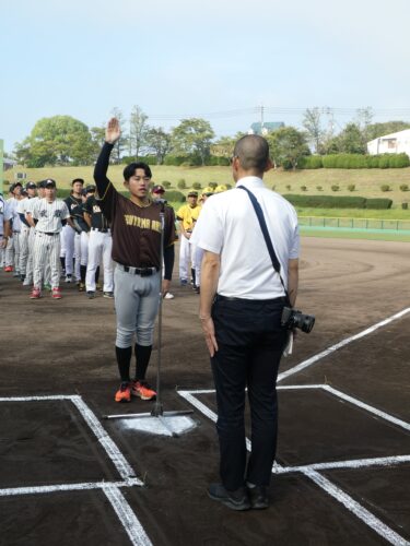 選手宣誓する津山消防署の森田選手=岡山県津山市で