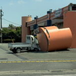 地震で倒壊した建物＝熊本県で（津山中央病院提供）