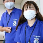 奈義町、毎週金曜日に青いポロシャツを全職員が着用し、新型コロナウイルス感染症に立ち向かう医療従事者への感謝と収束への願い