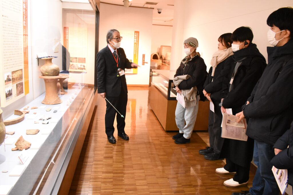 津山郷土博物館を訪ねた学生たち