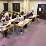 初ステージを前に、練習に励むコール十六夜のメンバー=岡山県津山市で