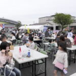 大勢の来場者でにぎわう会場