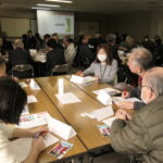 防犯・見守りをテーマに取り組みを紹介し合う参加者