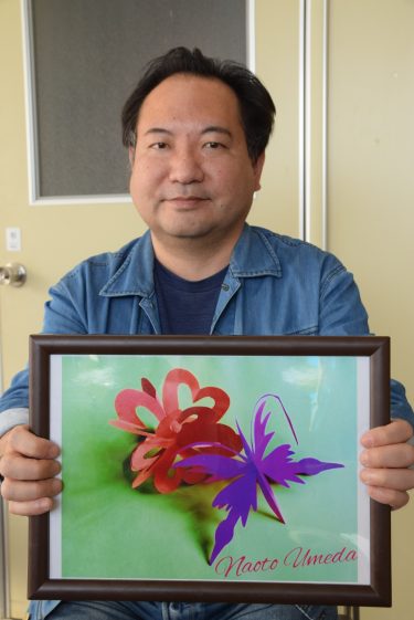 きり絵作家　梅田さん