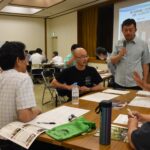ワークショップに取り組む参加者=岡山県津山市で