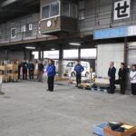 あいさつする守屋要二社長