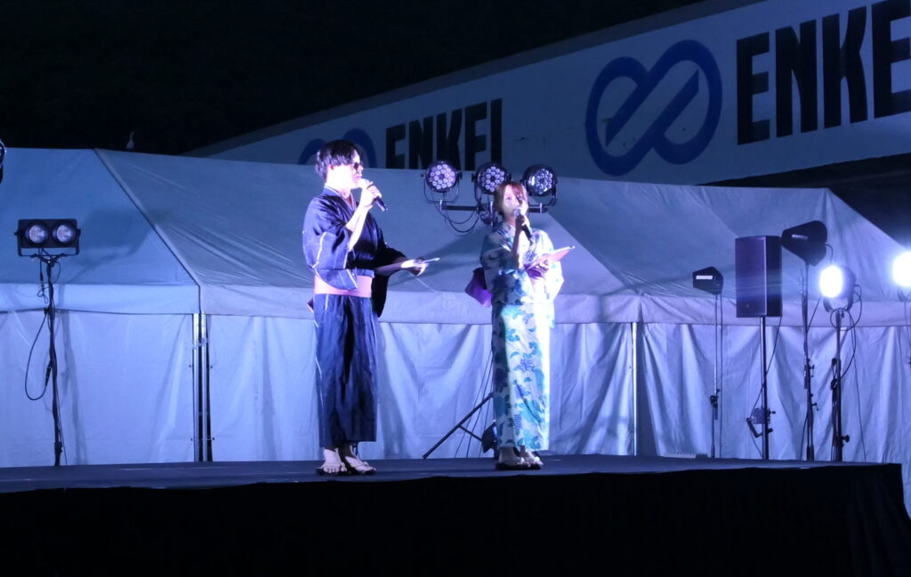 花火の魅力を分かりやすく紹介した声優の神尾晋一郎さん（左）と鈴木みのりさん