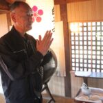 「すべり止めの砂」の祈とうに参列した高田支配人
