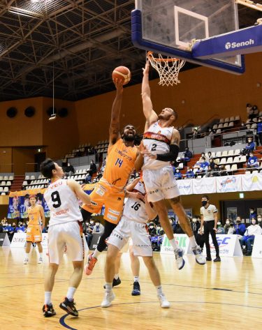 熱戦にくぎ付け　トライフープ岡山 　Ｂ2昇格に向け躍動／岡山・津山市