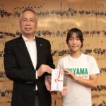 全国小学生陸上競技交流大会に出場する後藤選手（右）=岡山県津山市で