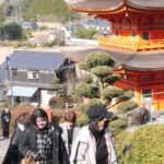 参拝者でにぎわう長福寺の虚空蔵大祭=岡山県美作市で