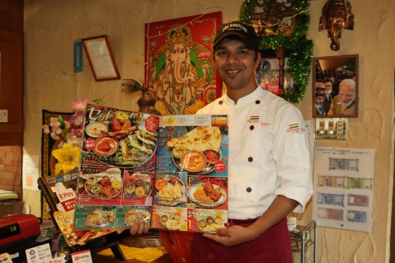 リニューアルしたナマステガネーシャ津山店のメニュー=岡山県津山市で