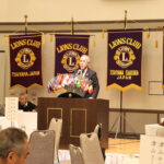 あいさつする石井会長=岡山県津山市で
