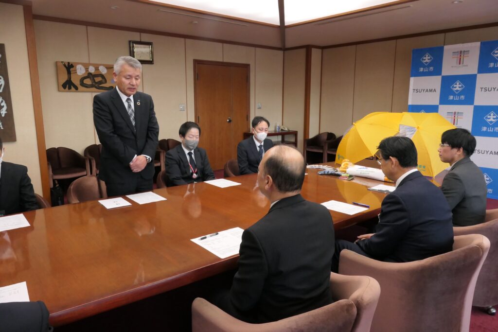 あいさつをする同JA本店の藤井常務理事