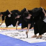 津山高校と津山中学の書道部による書道パフォーマンス=岡山県津山市で