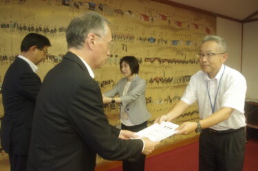 小中学校長会、体育館など教育環境の充実・適性な人材配置を求める要望書を提出／岡山・津山市