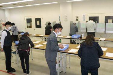 投票に行けない人は貴重な１票を期日前投票で　県議選　少数激戦の津山市・苫田郡・勝田郡選挙区