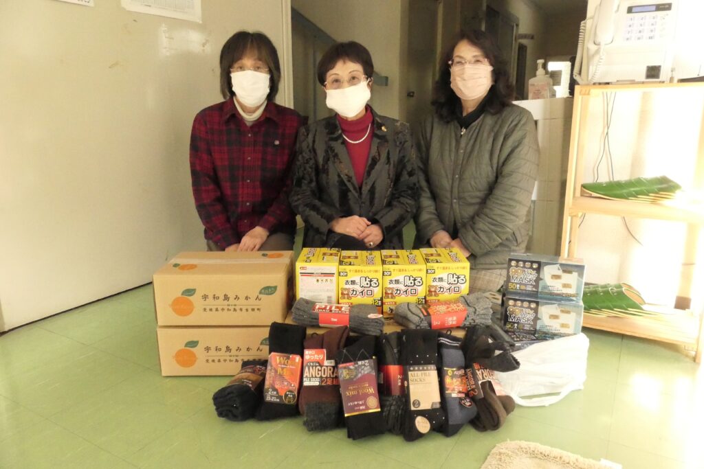 美作自修会に寄贈した生活用品とミカン