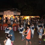 世代を超えて大宮踊を楽しむ参加者たち