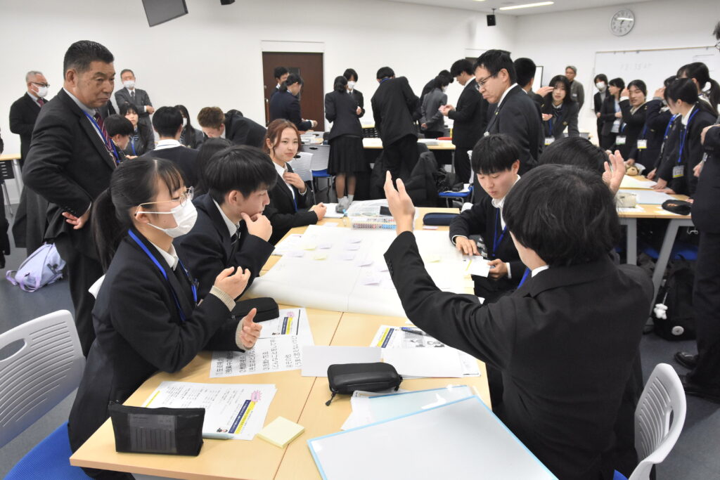 「授業づくり」に取り組む参加者