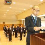 謝辞を述べる修了生代表