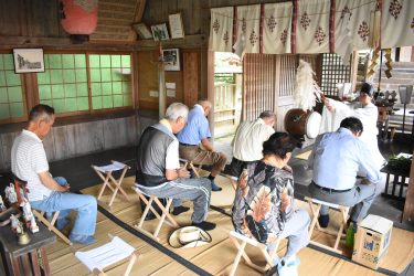 参拝者が商売繁盛　無病息災願い込めて　神社で「夏越祭」／岡山・津山市