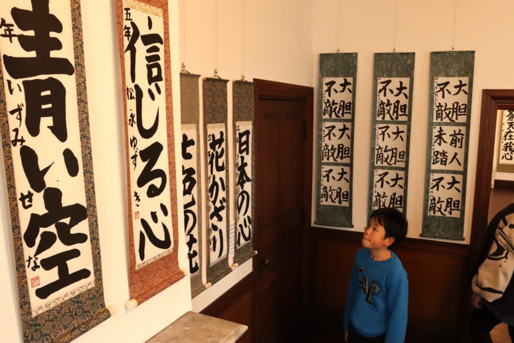 個性豊かな作品が並ぶ会場