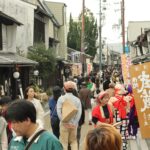 歩行者天国となりにぎわいを見せた城東重伝建地区