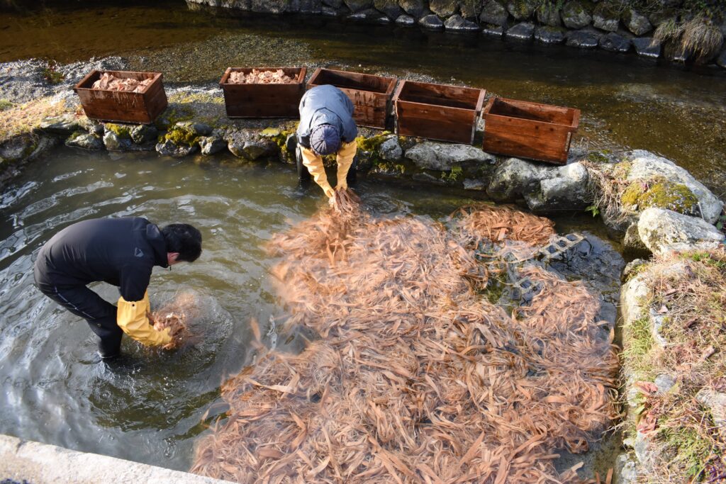 繊維からアクや不純物などを洗い落としていった「さらし場」